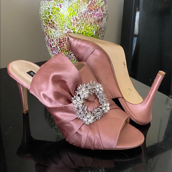 Stunning Town Shoes Rose Satin Heels with Rhinestone Accent - Picture 6 of 9